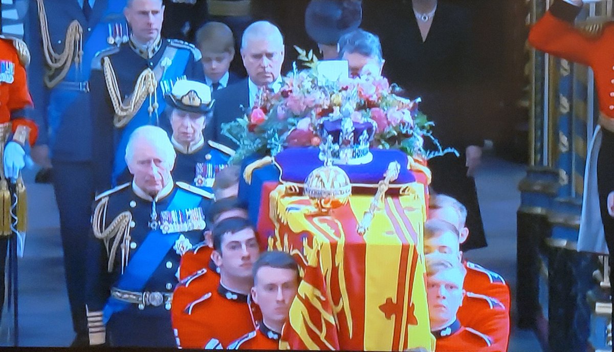 John_Yap's tweet photo. #RestInPeaceQueenElizabethII A historic, remarkable state funeral for the longest reining, most beloved British monarch and Queen of Canada. The Carolean Era begins #KingCharlesIII #LongLiveTheKing https://t.co/jMR1ThTsmq