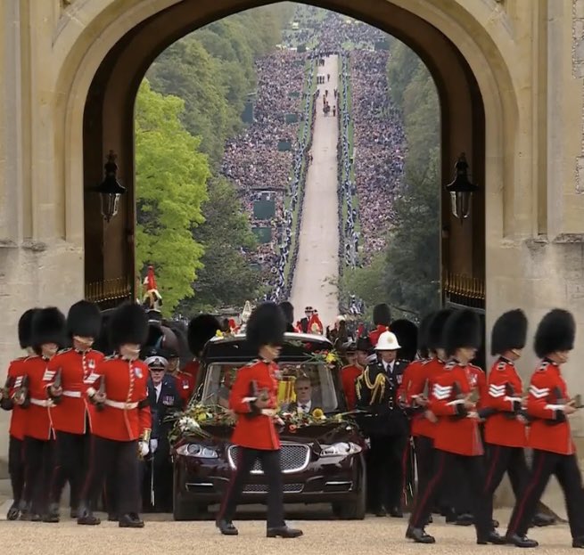markTay97370455's tweet photo. Proud to be British. Only Britain can do it like this. What a very moving and emotional send off for our Queen. RIP ma’am. https://t.co/6KMqd3Ohmy