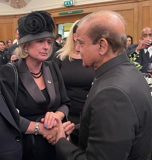 فریحہ ✪ tweet media