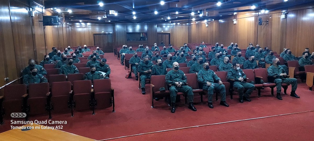 ieseofanb's tweet photo. Desde el Teatro de @ieseofanb  casa de la MORAL RAZÓN y ACCIÓN, el Cddno G/B Rafael Asdrúbal Zerpa Zambrano, Director del instituto le da la bienvenida a los participantes que integrarán la Cohorte VI de la Maestría en Planificación y Conducción Operacional Militar, Bienvenidos. https://t.co/U6O3LT5jU4
