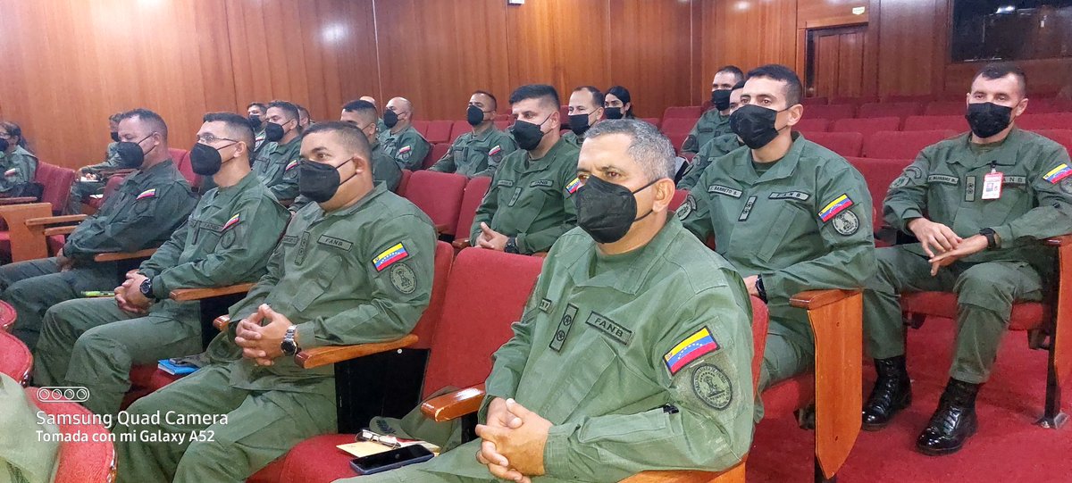 ieseofanb's tweet photo. Desde el Teatro de @ieseofanb  casa de la MORAL RAZÓN y ACCIÓN, el Cddno G/B Rafael Asdrúbal Zerpa Zambrano, Director del instituto le da la bienvenida a los participantes que integrarán la Cohorte VI de la Maestría en Planificación y Conducción Operacional Militar, Bienvenidos. https://t.co/U6O3LT5jU4