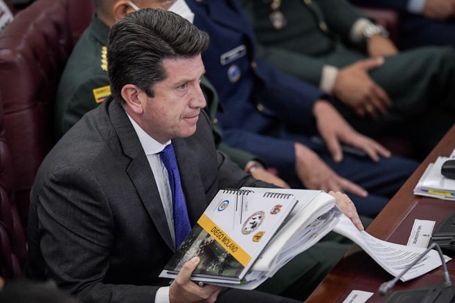 elespectador's tweet photo. Corte Suprema multa a exministro Molano por no colaborar con la justicia.
https://t.co/SdS6CTxBB6 https://t.co/HJcLCRT81Q