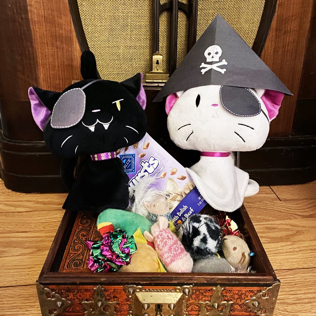 kumoricon's tweet photo. Ghost Neko and Dark Neko are all dressed up for Meow Like a Pirate Day! Just look at all that treasure. Here's to all of the felines in our lives! Feel free to share photos of your cats in the comments!
#meowlikeapirateday #meowlikeapirateday2022 #GhostNeko #kumoricon https://t.co/chAoaUyBq2