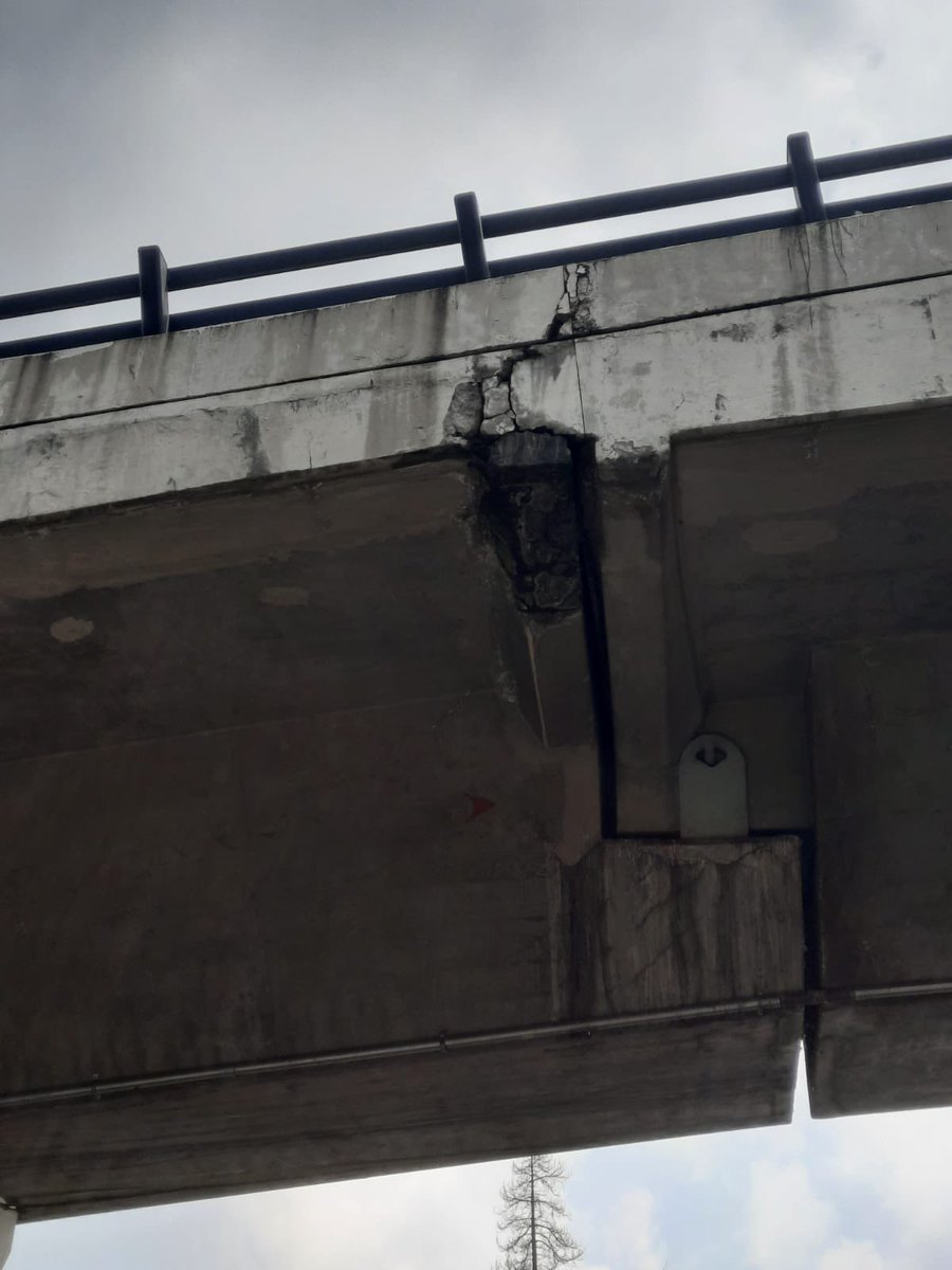 AdrianRubalcava's tweet image. Como resultado del protocolo de supervisión he detectado esta afectación, se instruye el cierre del puente del Yaqui “2012”, construido en el 2009-2012, hasta que un DRO y PC nos garanticen la seguridad de los vecinos. (Deportivo Morelos)