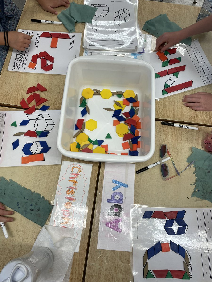 lijoneslearn's tweet photo. Exploring and learning with our table groups today! @pineriveres https://t.co/rgTV8MfvNh