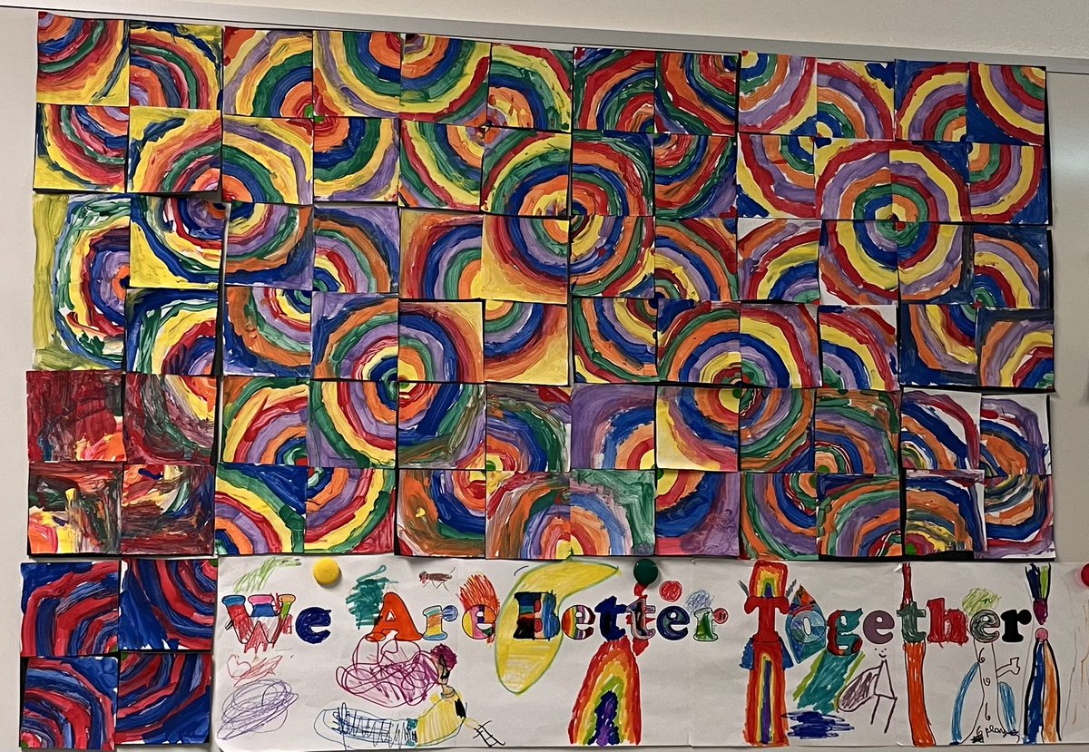 When we work together, we achieve great things. Today students in my  Grade 3 class finished their collaborative art challenge. 
#FatimaForce #RCCDSB 

Thank you Cassie Stevens for the inspiration. 🎨