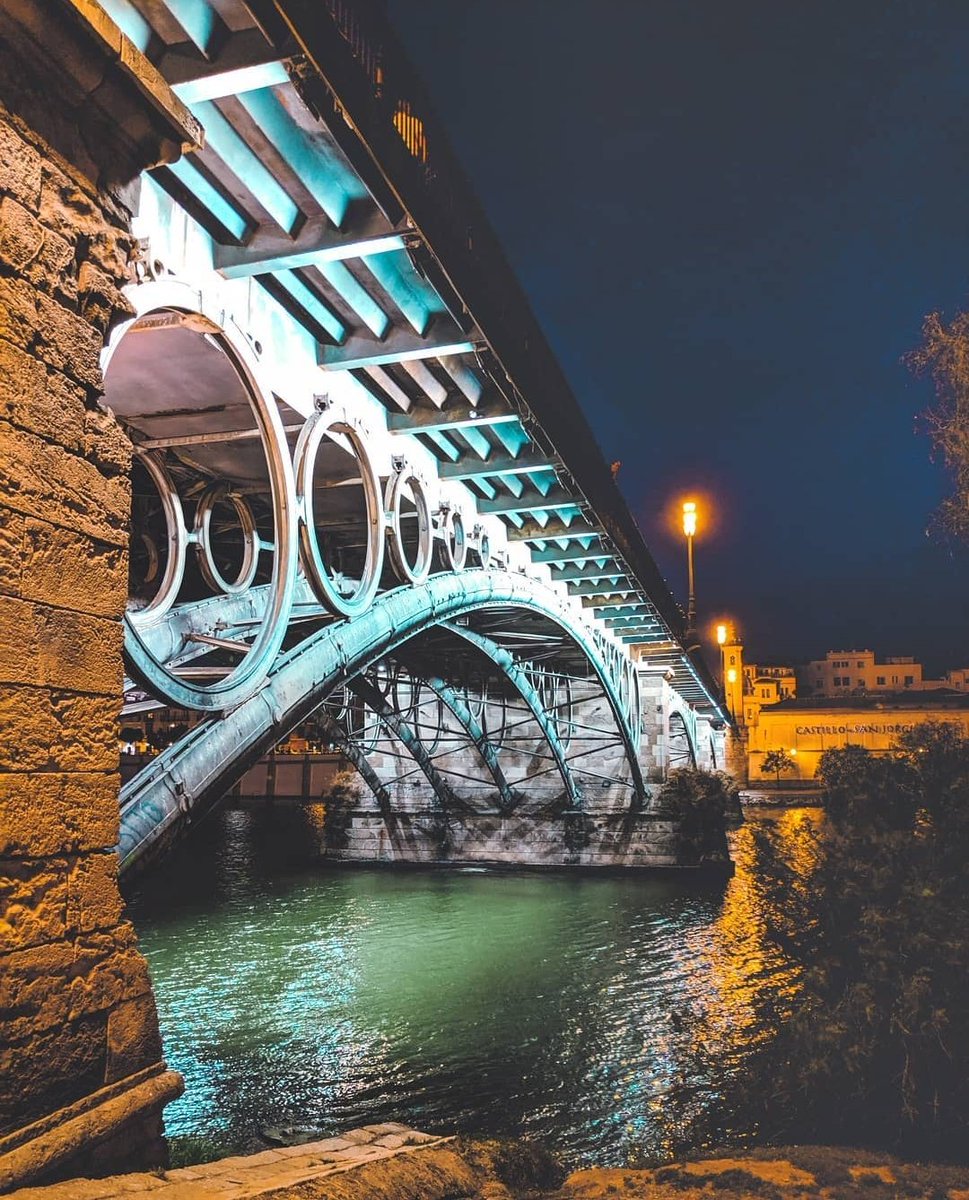 ¿Nos sentamos a la orilla del río tu y yo para hablar de la vida? 
📷PuraVida