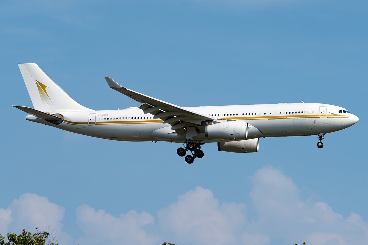 LuisAtJFK's tweet photo. #B3999 | Beijing Airlines (Chinese Delegation)
#FAC1219 | Fuerza Aerea Colombiana
#HZSKY2 | Sky Prime CJ https://t.co/wBozfUXlVc
