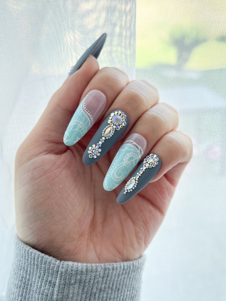 Signailss's tweet image. Oh my… I love so much this set .. always hand painted on Etsy 🦋☺️ #jewelsnails #luxurynails #pressons #nailsshop etsy.me/3RYvB3M