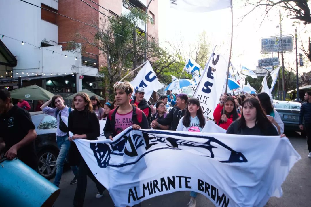 JPaltebrown's tweet photo. El día 16 de septiembre participamos de la marcha junto al frente estudiantil  de Brown en homenaje a los 46 años de La Noche de los Lápices✏️. 

👥El encuentro comenzó en el Consejo Escolar y finalizó en el Honorable Consejo Deliberante, en donde se proyecto"Sinfonía para Ana" https://t.co/xtpyyVcUEm