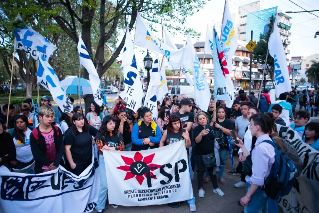 JPaltebrown's tweet photo. En un nuevo aniversario recordamos a aquellos estudiantes asesinados y torturados, por siempre gritaremos Nunca Más a estos hechos ✊🏼 https://t.co/SX6foCVIcq