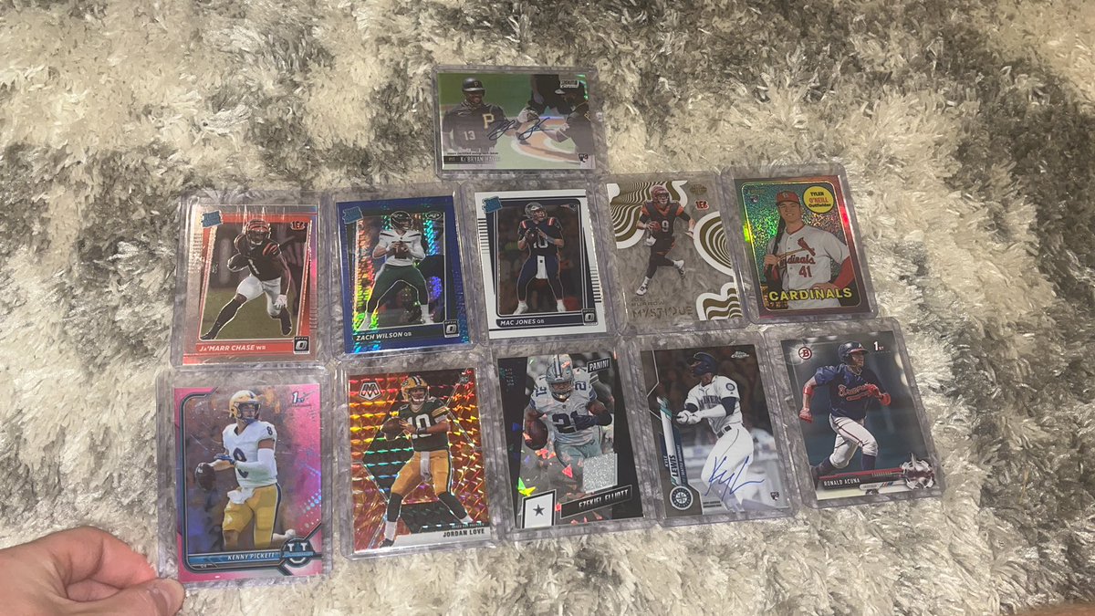 CardCommander2's tweet image. Let’s make some deals! DM for any pics of specific cards🔥🔥 @CardboardEchoes  @SportsCardsGur1 @masonerjared