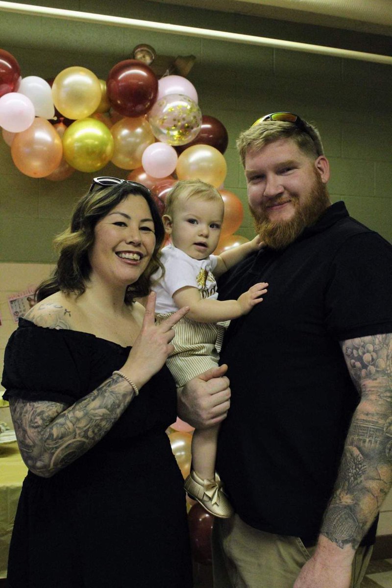 Pixiesmasher's tweet photo. Took a week long vacation to visit family and friends and celebrate my niece's 1yr old bday. Time to get back on the grind! https://t.co/UkrLTQOlNO