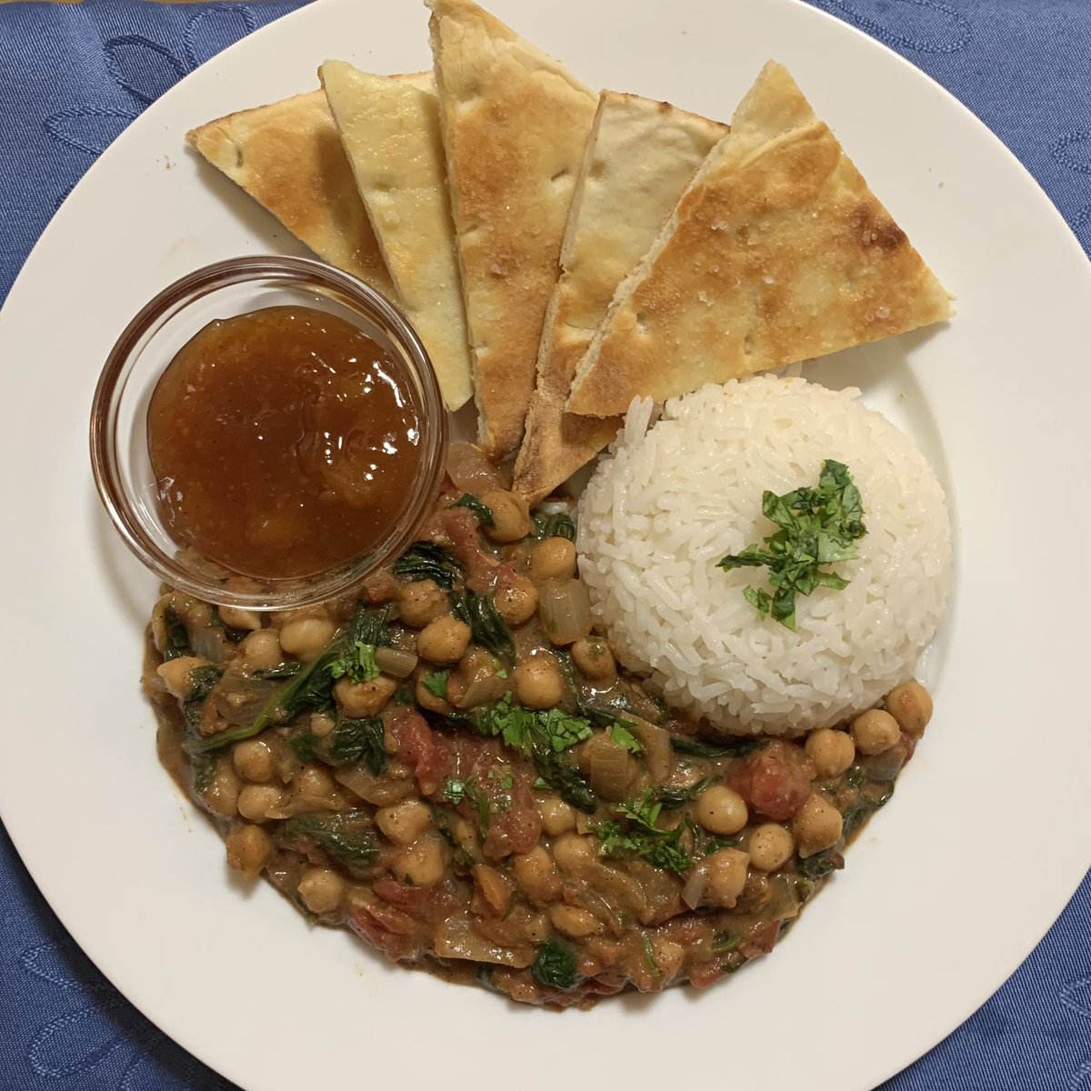 canadachandra's tweet photo. Time for a delicious, healthy, and hearty #MeatlessMonday!

🌱chickpea curry
🍚coconut rice 
🧄toasted garlic naan
🥭side of mango chutney

#vegetarian #curry #spiceupyourlife #homemade #food #chancancook https://t.co/BhzJnlaDYS