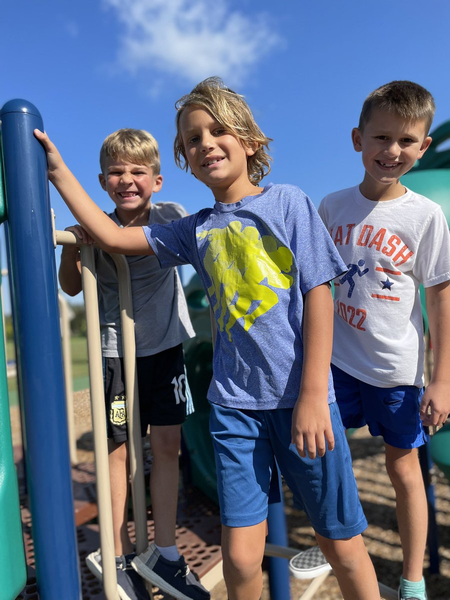 MrsStrain2's tweet photo. These #pearsonpioneers enjoyed the beautiful weather at recess! ☀️ @SLCSpearson https://t.co/ykOs01FMvm