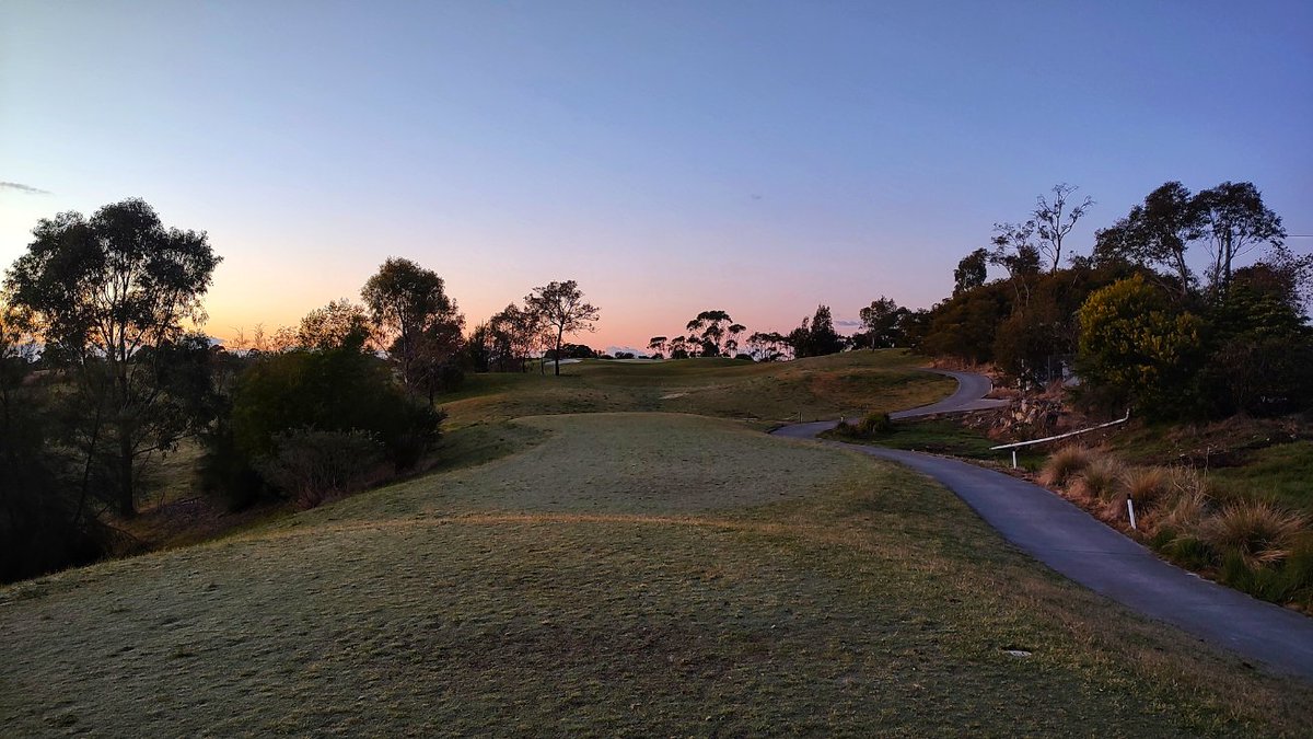 Spectacular views this morning at Royal North Turramurra #sunrise #teetime #golfsydney #sydneygolf #publicgolf #morninggolf #kuringgai #golf #sunrisegolf #golflife #golfers #elitegolfnsw