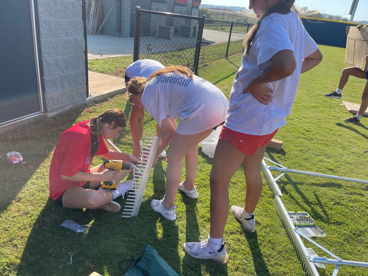 LibertyCreekSB's tweet photo. Great workday at the field ! Girls worked hard to keep what we have been blessed with nice and looking good ! Keep swiping for a good laugh at the end 😂 #PACKmindset https://t.co/9wmEjk8XQx