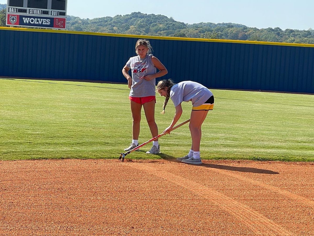 LibertyCreekSB's tweet photo. Great workday at the field ! Girls worked hard to keep what we have been blessed with nice and looking good ! Keep swiping for a good laugh at the end 😂 #PACKmindset https://t.co/9wmEjk8XQx