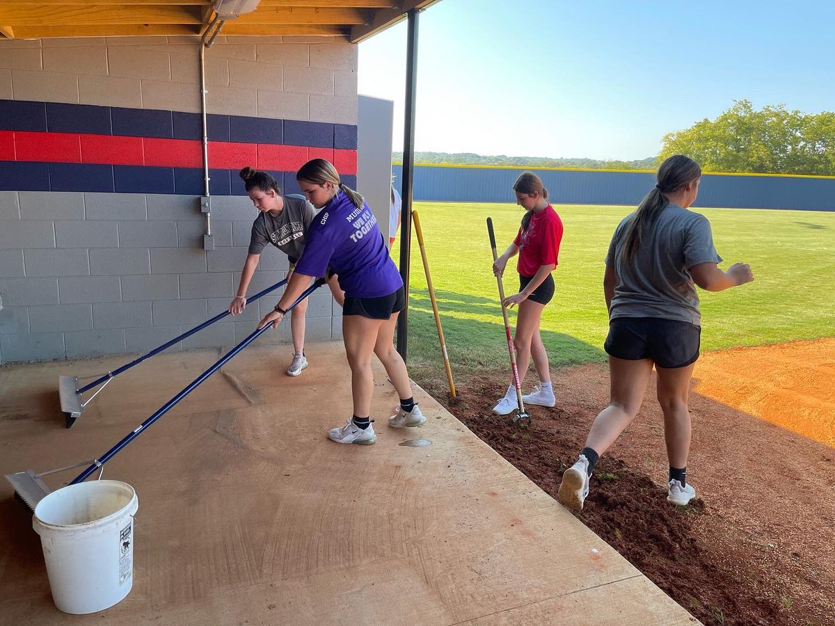 LibertyCreekSB's tweet photo. Great workday at the field ! Girls worked hard to keep what we have been blessed with nice and looking good ! Keep swiping for a good laugh at the end 😂 #PACKmindset https://t.co/9wmEjk8XQx