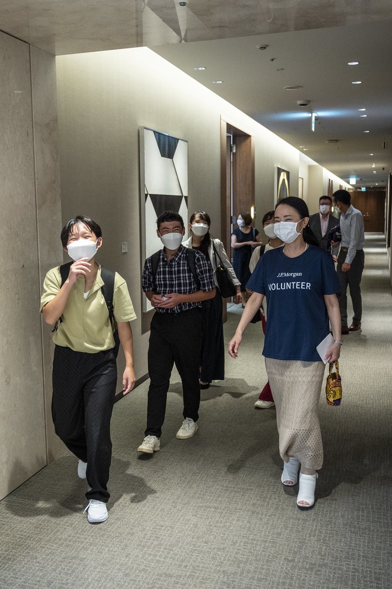 J.P.モルガンは学生のSTEM教育に特化したメンターシッププログラム「スクール・チャレンジ」を公益社団法人ジュニア・アチーブメント日本と共同で展開しています。  このたび、昨年の優勝チームである福島県のいわき市立大野中学校の生徒さん3名がJ.P.モルガンの東京 ...