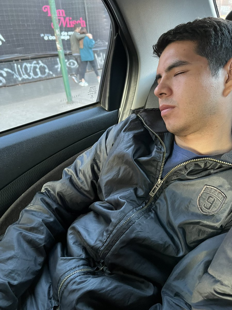 PedroBalanda's tweet photo. @NadiineMartinez @adrirojas_11 @cataqueirozh Todo el día durmiendo https://t.co/YupJFqVFKy