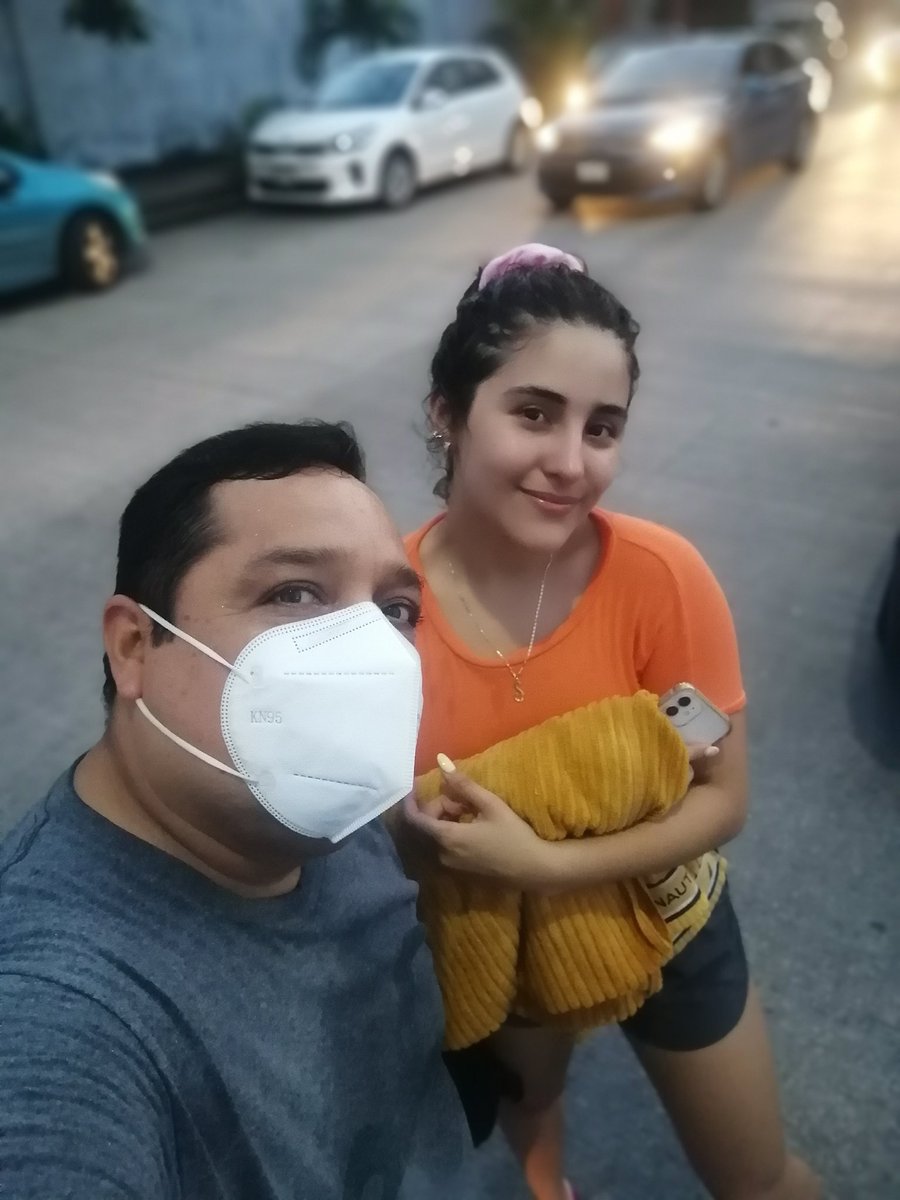 ElArthur's tweet image. Hoy la vida me tenía un gran regalo sin saberlo, mueranse de envidia todos, me encontré a la hermosa @Sassizavala y no dude en tomarme una foto con tremenda réplica de de Diosa Griega ❤️