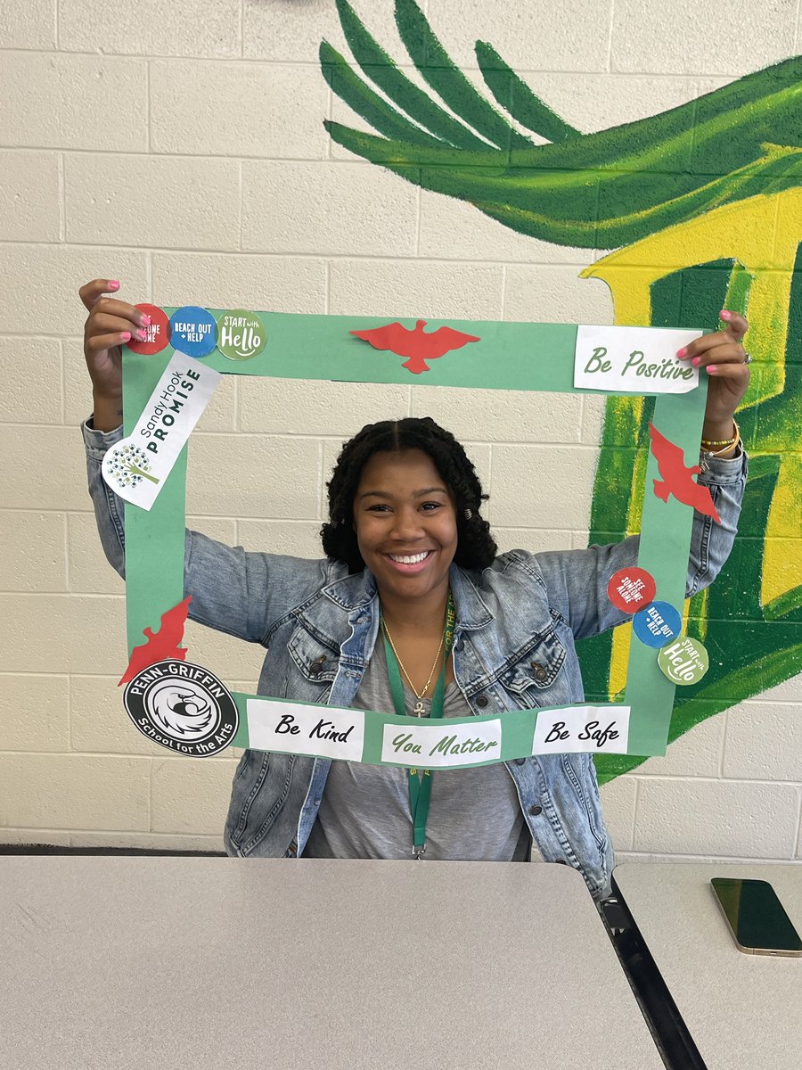 empoweringSW11's tweet photo. It was photo booth time for the Penn Griffin @HawksPenn hawks!! Here is one of our school counselors Mrs. Thurman participating and having fun with the kids!! Student photos are coming soon!! #StayTuned #StartWithHelloWeek  @SocialworkGCS https://t.co/tC4AQXhYH5