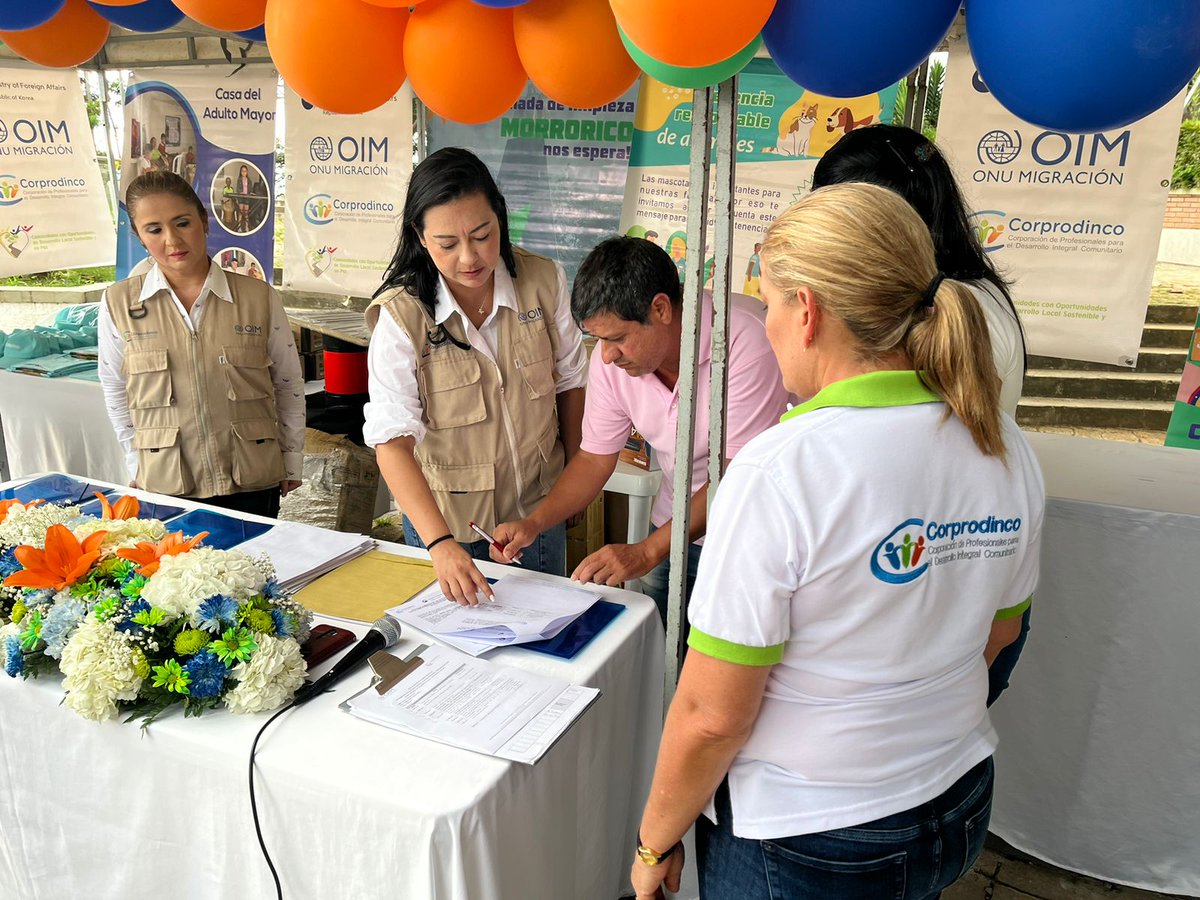 corprodinco1's tweet photo. Hoy desde la comuna 14 de #Morrorico se realizó el cierre del proyecto Comunidad con Oportunidad de Desarrollo Local Sostenible y en Paz con el financiamiento del Gobierno de #Corea en asocio con @OIMColombia y @corprodinco1 https://t.co/v0css1xrdP