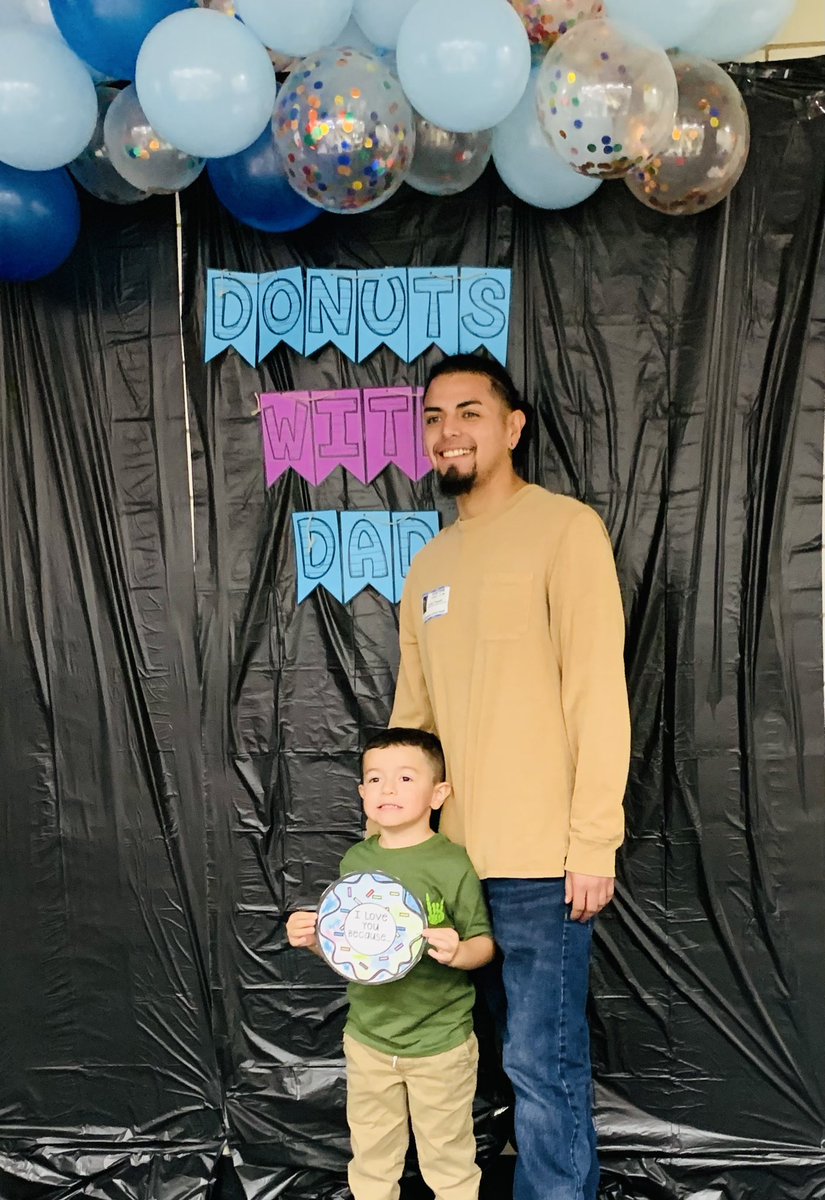 principalHowry's tweet photo. Donuts with Dads at EES. #ELGINISD_EE
#ElginTxISD
#OTOTOF https://t.co/yxiONc08v3