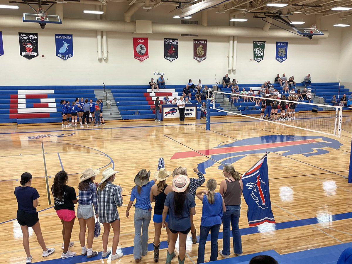keri_waddle's tweet photo. The varsity girls showed great support for their teammates!!! Way to cheer!!! #ghsbuffs https://t.co/bRKMtQd5qR