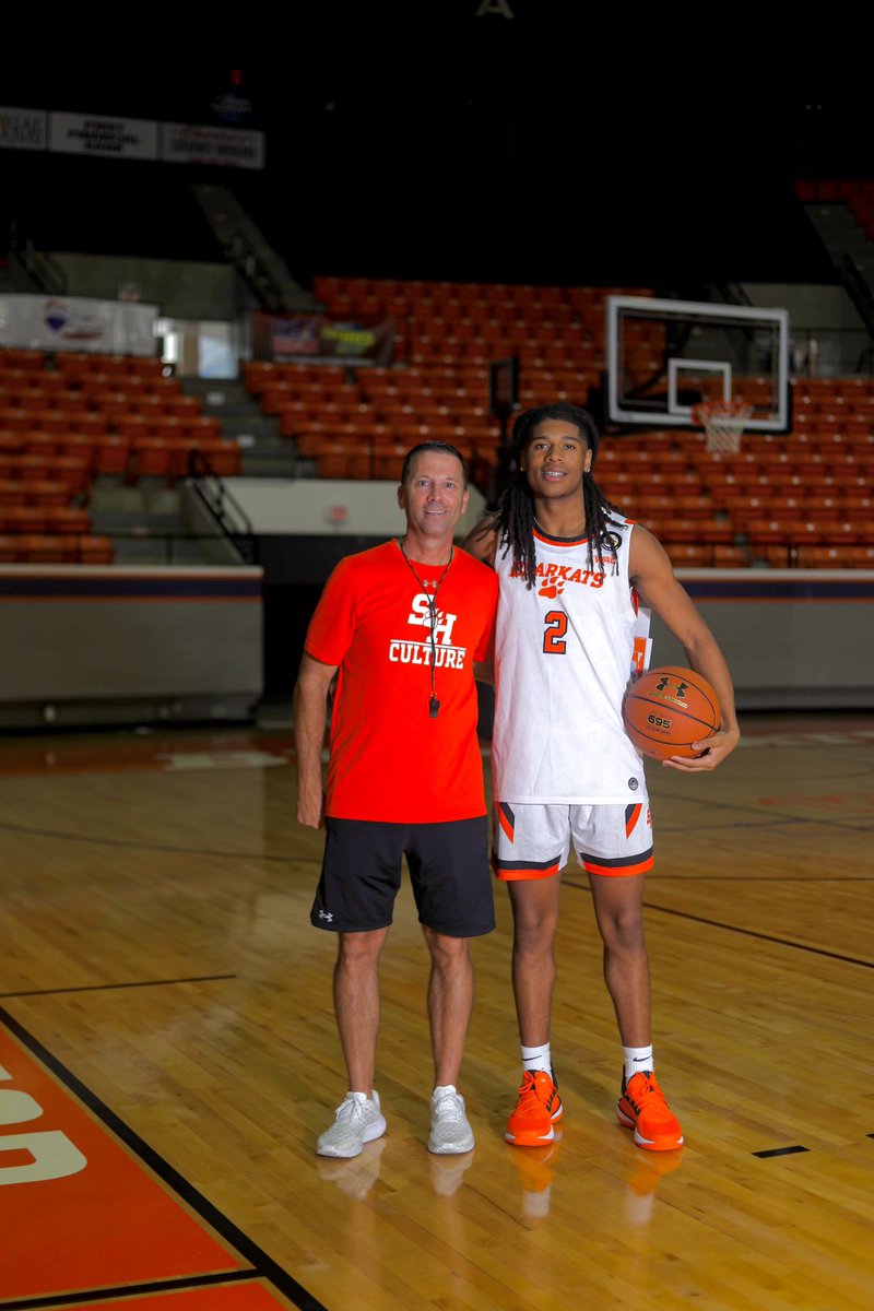 Had a great unofficial visit at Sam Houston State University! Thank you guys for having me! #EatEmUpKats 🧡🤍 <a href="/BearkatsMBB/">Sam Houston Men's Basketball</a>