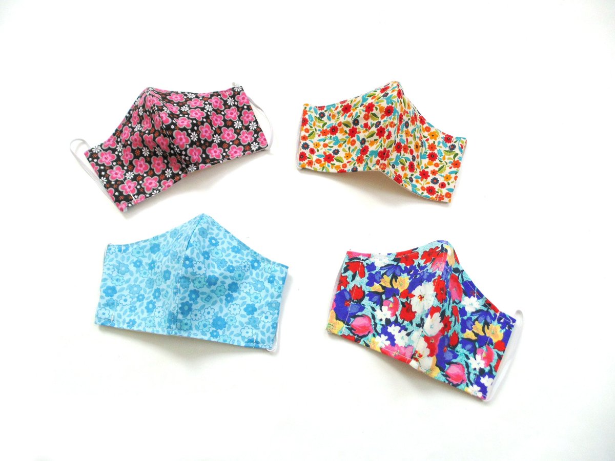 NancyEllenSt's tweet image. One child size face mask  floral cotton fabric, back to school mask tuppu.net/ea286482 #Etsy #NancyEllenStudios #ReusableMask