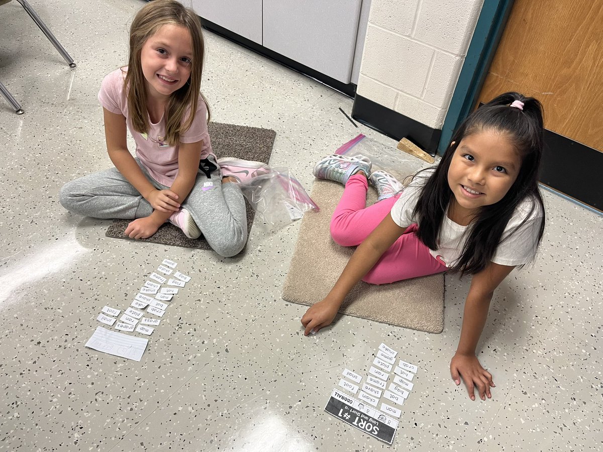 MrsOliver27's tweet photo. Spelling word work and a special guest speaker for Constitution Day! #cheetahpride #WEareLakota https://t.co/9lp9TfWeCB