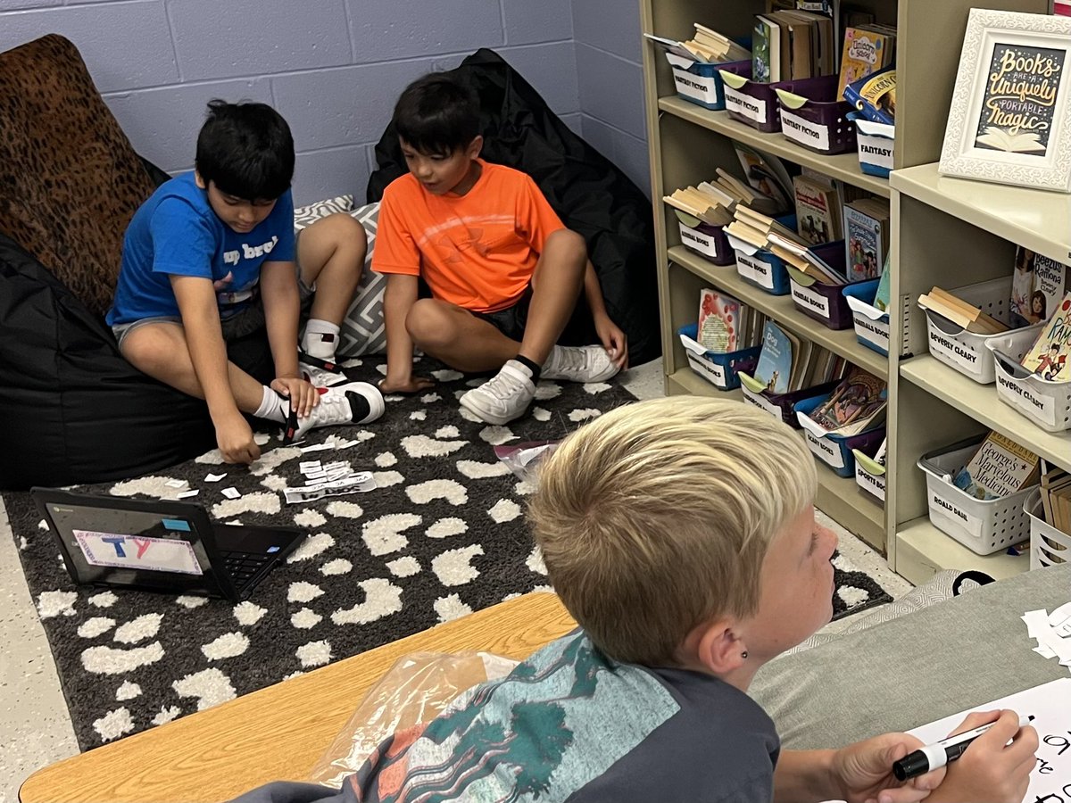 MrsOliver27's tweet photo. Spelling word work and a special guest speaker for Constitution Day! #cheetahpride #WEareLakota https://t.co/9lp9TfWeCB
