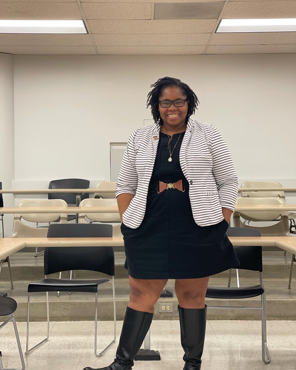 #BlackInMentalHealthWeek Day 1 #BIMHRollCall I’m Dr. Desa Karye Daniel, Assistant Tenure Track Professor, mental health counselor, counselor educator in Denver, and occasional weightlifter. My research focuses on Black college students, Black womxn, and Mental health disparities.