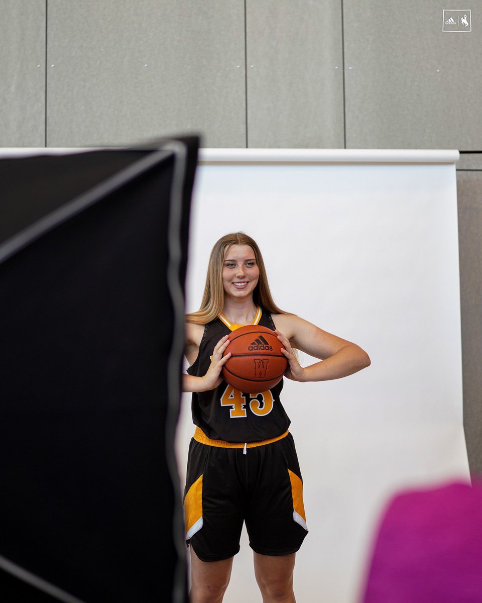 Wyoming Cowgirl Basketball tweet media