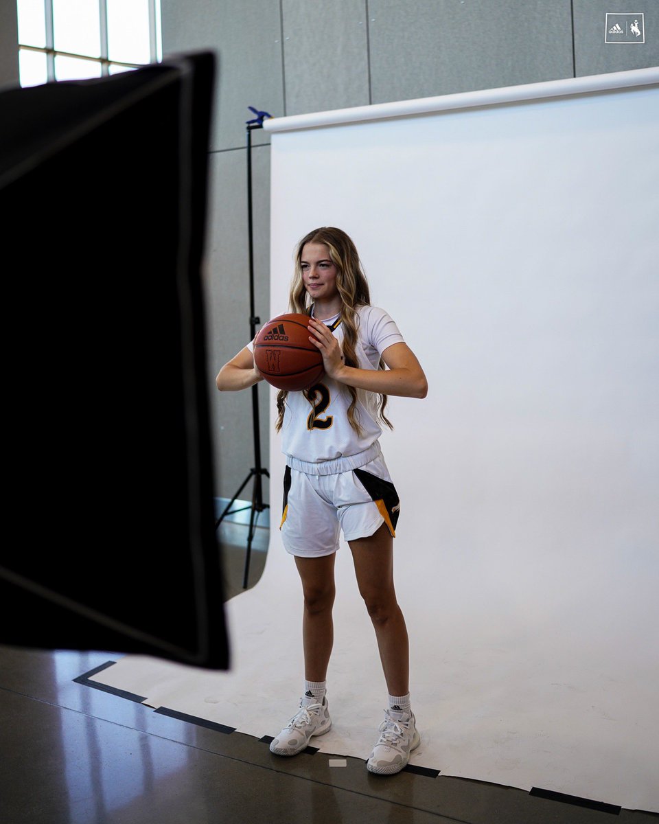 Wyoming Cowgirl Basketball tweet media
