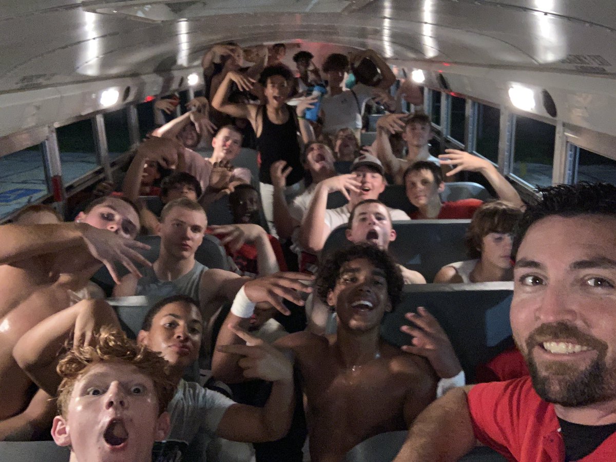 XLJeFe58's tweet image. Reserves roll into Bellevue and pick up where we left off last week. Offense was rolling and defense held the BEAST to around 100yds total. #Back2Work #FlyinRound #HavinFun #SouthBoyz @MSouthFootball @MSHSactivities #TPW