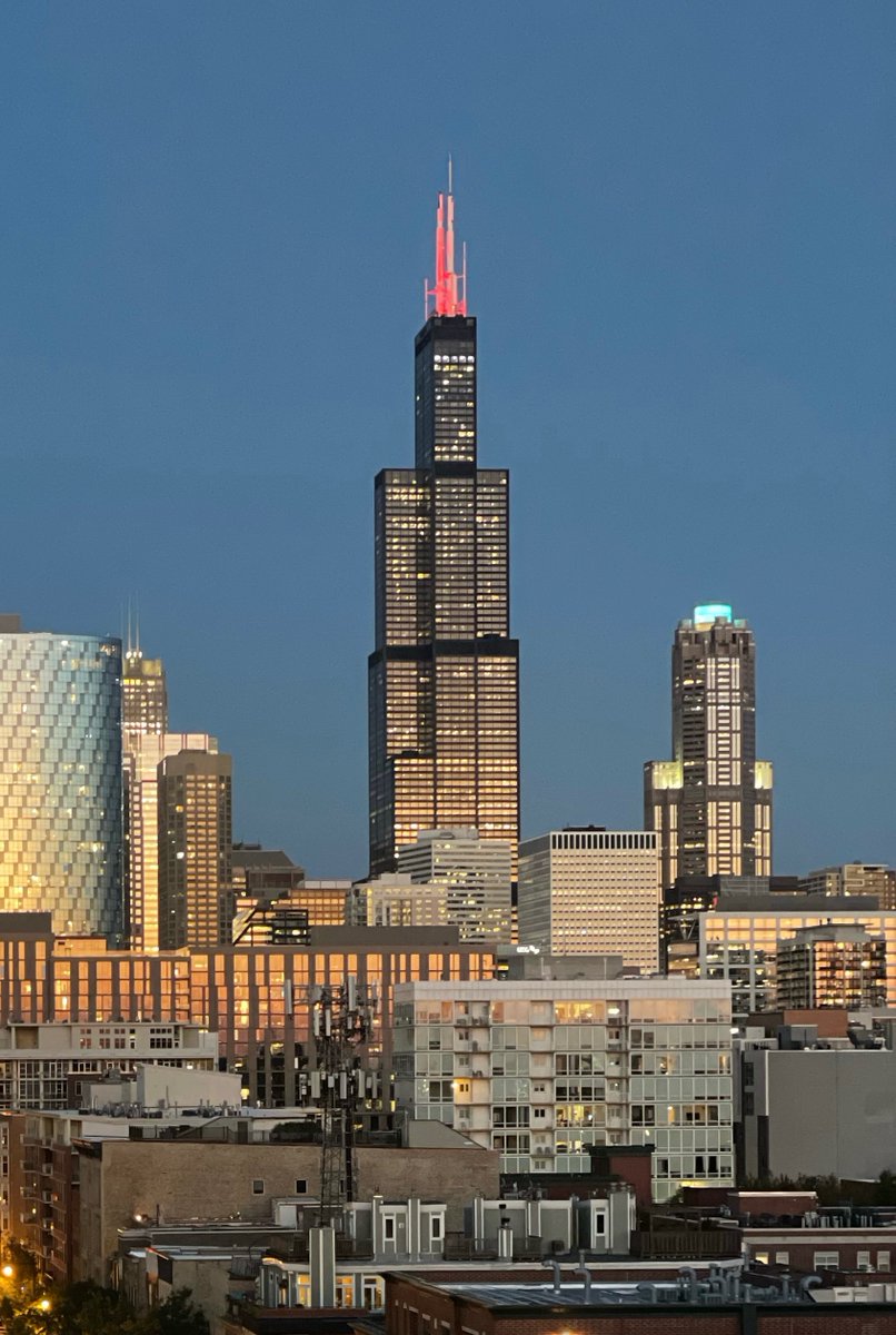 uofigrainger's tweet photo. The Willis Tower shines red in honor of #ILLINOIS professor and father of the LED, Nick Holonyak Jr.➡️https://t.co/E3GKhnSyRo

His brilliance and humility shaped the trajectory of scholarship, discovery and innovation at @UofIllinois in ways that will impact generations to come. https://t.co/w344VZ3jCM