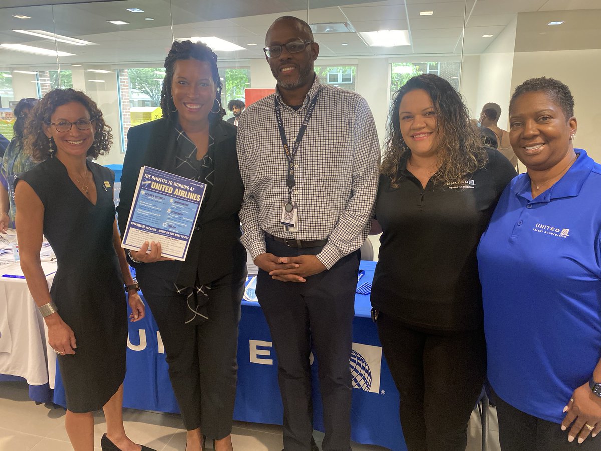 Great conversation with DC Mayor Bowser about United’s current and future hiring opportunities being offered to various communities. @michellehodges @mtmorais28 @weareunited #IADTATeam #InspirationIsContagious