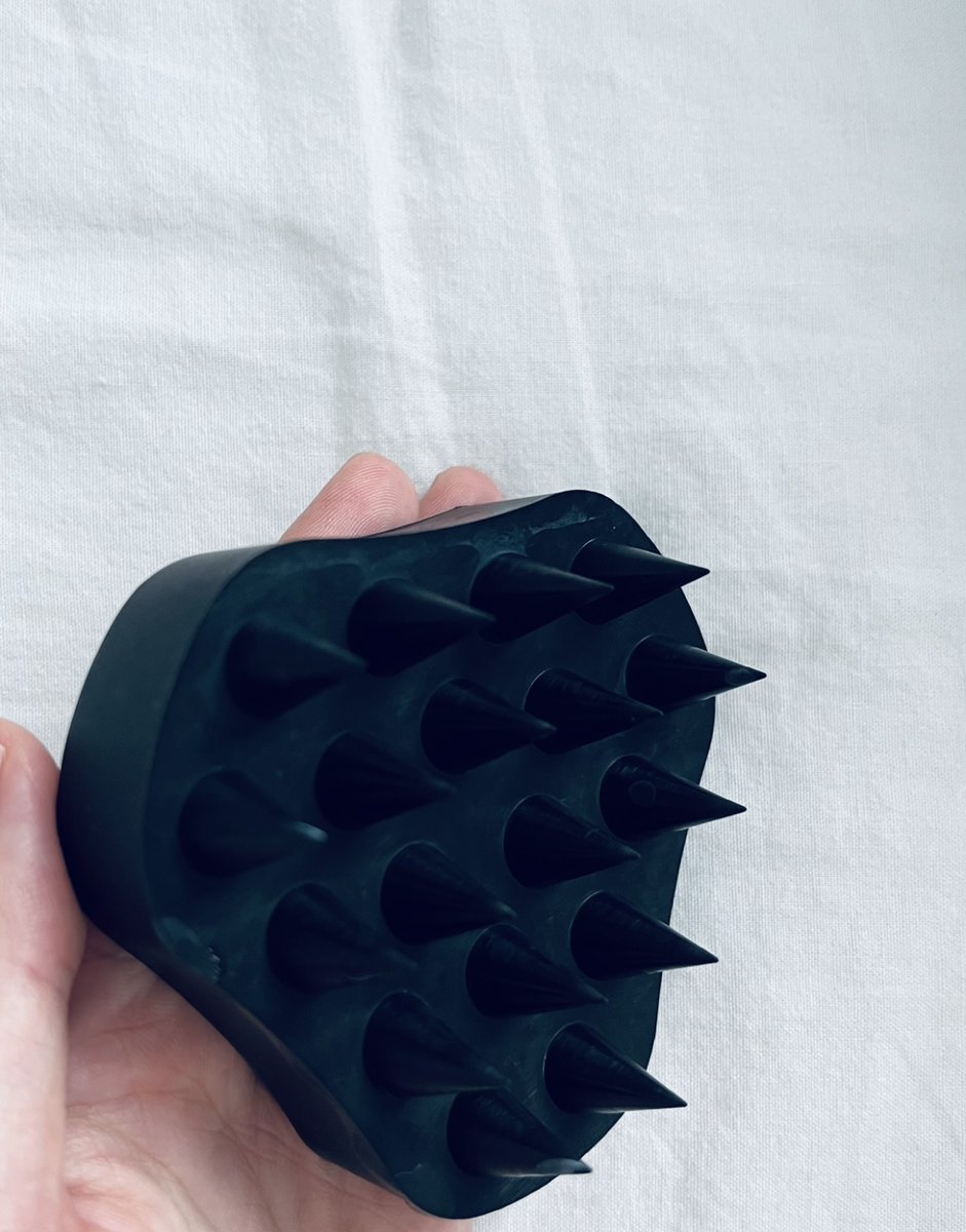 おはようございます！
今日の天気は曇り☁

最近お風呂で使う頭のブラシを買いました～♨️
見た目は堅そうですが、そこまで硬くなくて
気持ちくてお気に入りです☺️👐

今日も1日頑張りましょう💪

#企業公式が毎朝地元の天気を言い合う  
#企業公式夏のフォロー祭り
#企業公式相互フォロー祭り