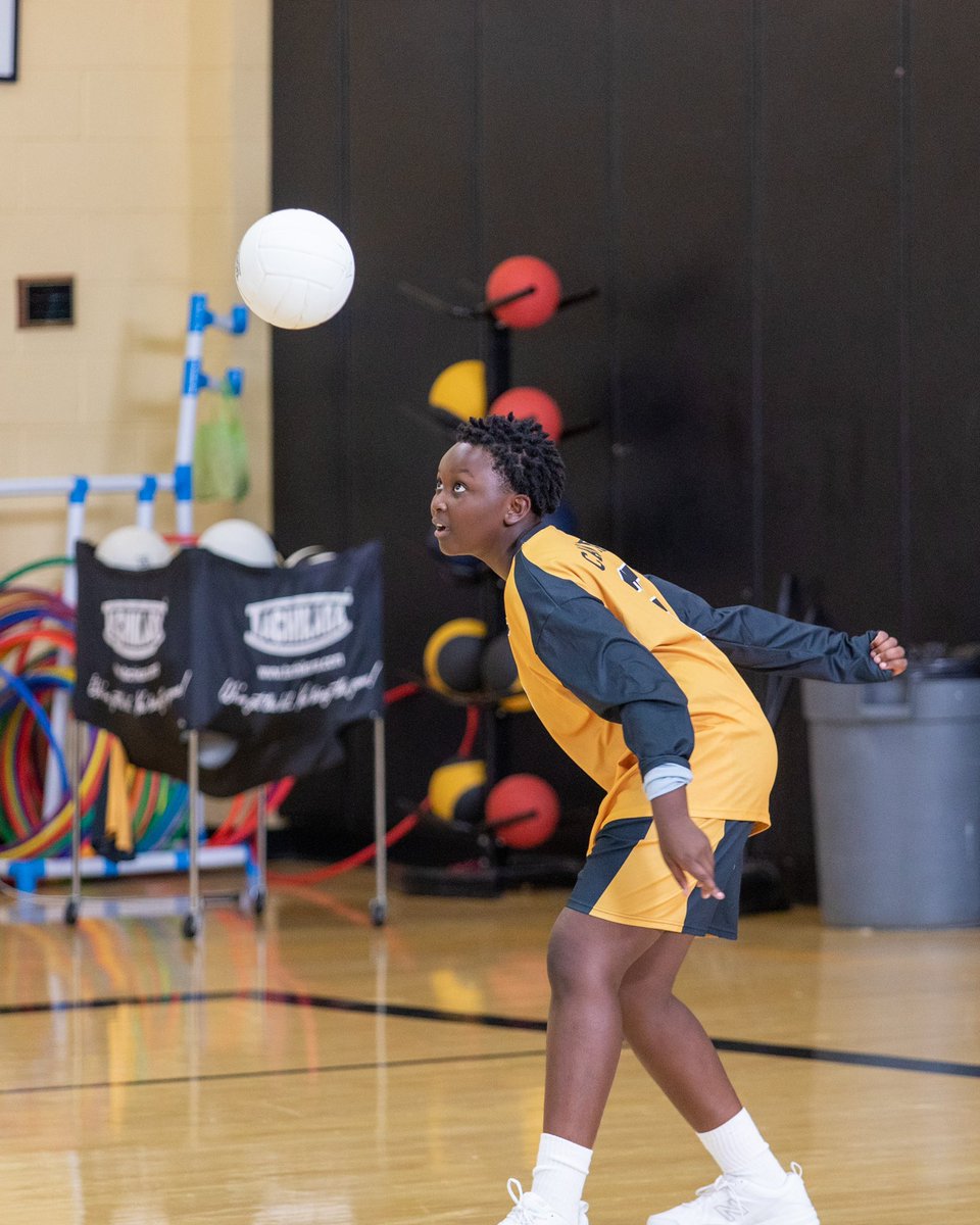 CS_MightyBees's tweet photo. An awesome start to our volleyball season! #GoCalvert https://t.co/QANgK0dcm9