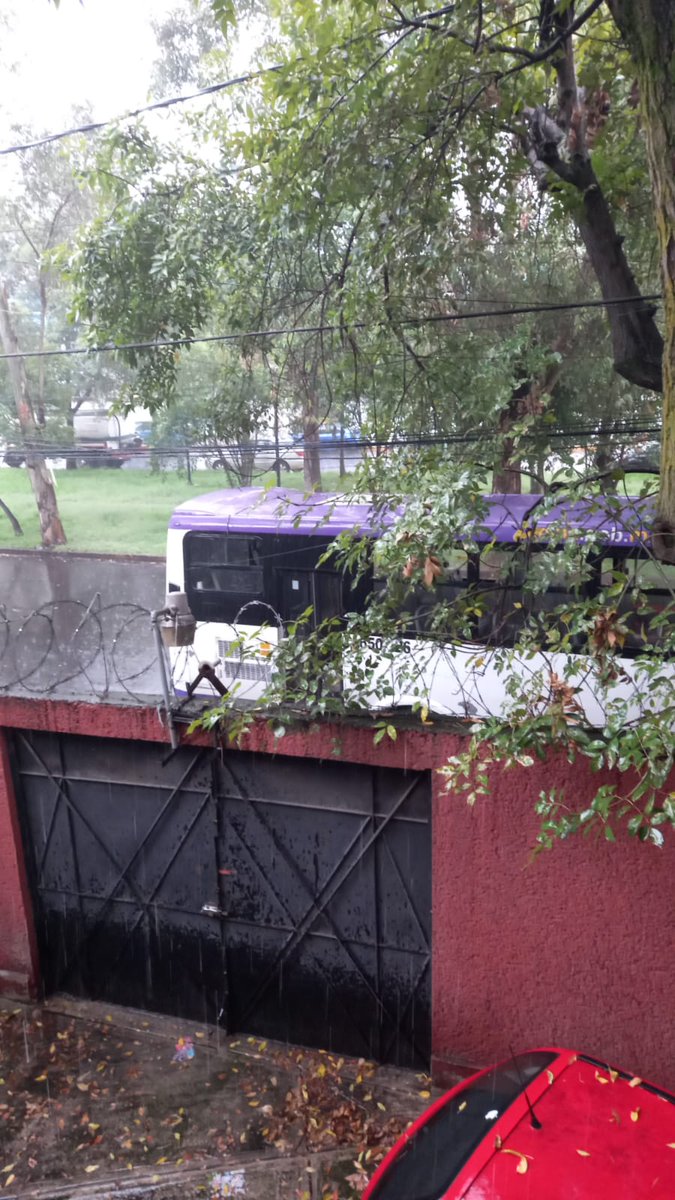 AtlantidaCopaco's tweet photo. Urge retirar camión de @RTP_CiudadDeMex #Ruano un chofer lo dejo en col. Atlántida C.Circunvalación  esq Candelaria # vecino no puede salir de su casa @OVIALCDMX @UCS_GCDMX @Claudiashein de que sirven #simulacros si la autoridad no cumple @protcivilstafe https://t.co/UNI2Ks79yk