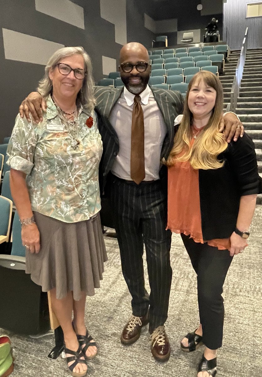 ArtsFCS's tweet photo. What a day! 🙏🏼 thank you David Manuel - Director of @FULTONARTS this was an awesome opportunity for APS &amp; Fulton Ss! &amp; 🙏🏼🙏🏼🎨 to APS Fine Arts @sara_womack for including us! @WishATL @Tip @HideokiBespoke @KennyBurns #pursueyourpassion @YalandaBellEDU @Jennifer_Beard_ https://t.co/FARDr2EDJ7