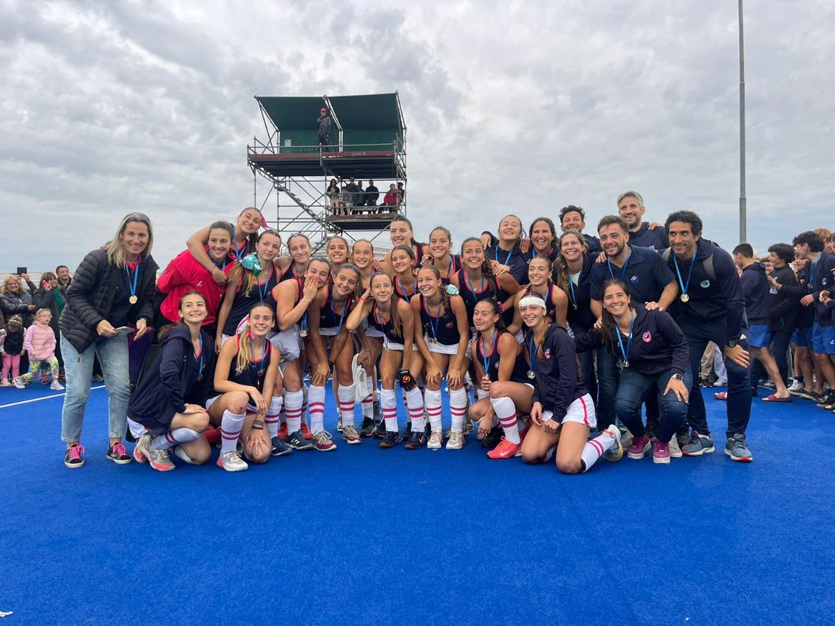 ArgFieldHockey's tweet photo. Conocé el PODIO del Campeonato Argentino de Selecciones Sub 16 Damas A 🏆🏑

🥇 Buenos Aires
🥈 Córdoba
🥉 Mendoza

¡Felicitaciones! 🎉🇦🇷 https://t.co/ERK54A7e4M