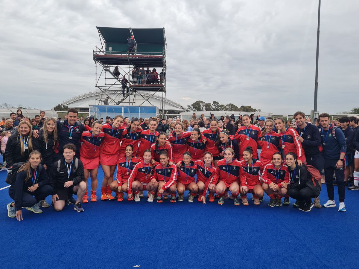 ArgFieldHockey's tweet photo. Conocé el PODIO del Campeonato Argentino de Selecciones Sub 16 Damas A 🏆🏑

🥇 Buenos Aires
🥈 Córdoba
🥉 Mendoza

¡Felicitaciones! 🎉🇦🇷 https://t.co/ERK54A7e4M