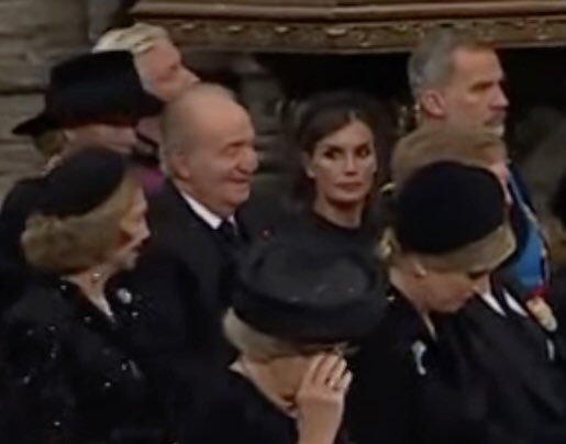 Serthand's tweet photo. - ¡QUE SE BESEN LOS NOVIOS!
- JUAN CARLOS POR FAVOR. https://t.co/k2qFR0rlQW