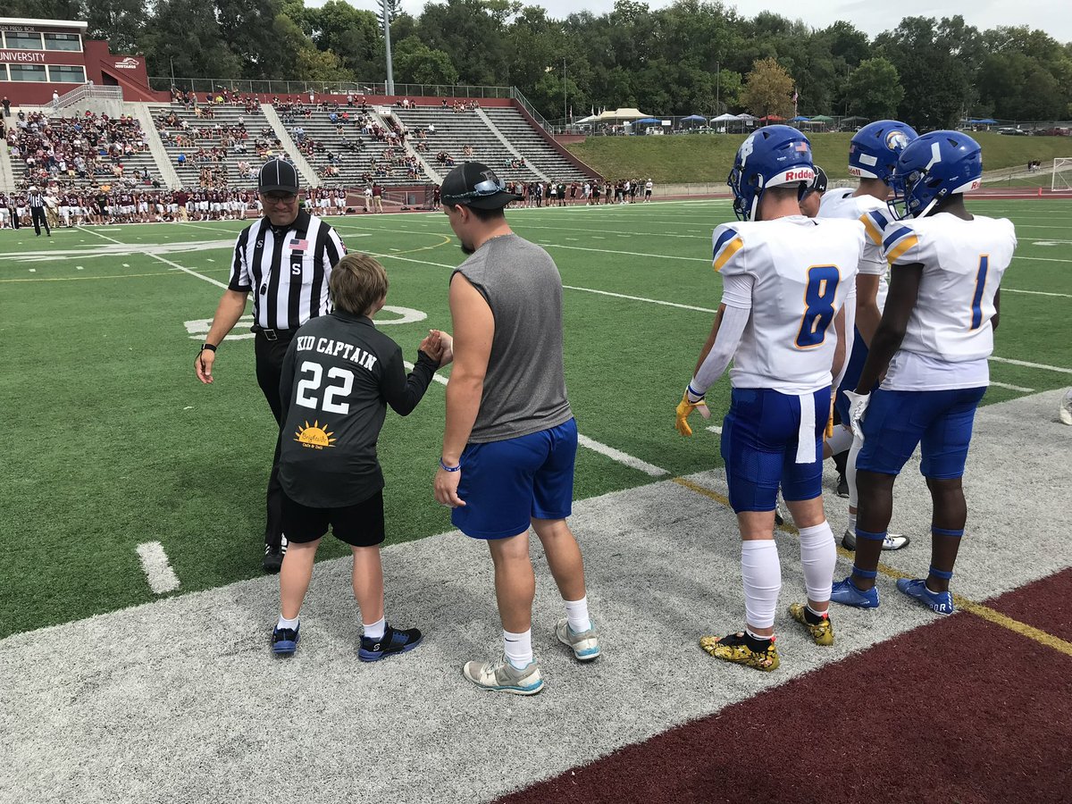 CoachLaDage's tweet photo. Everyone in @BriarCliffFB was fired up to have Jamie with us on Saturday! It’s more than just a game!! #ALLIN https://t.co/BUJ5eplQkP