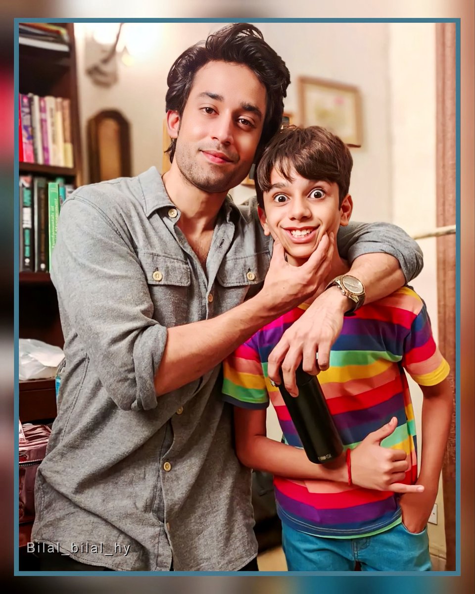 Revivalisgood2's tweet photo. Cuties from the set of #kashaf 💖 💖
#BilalAbbasKhan https://t.co/MXM8jSjXx6