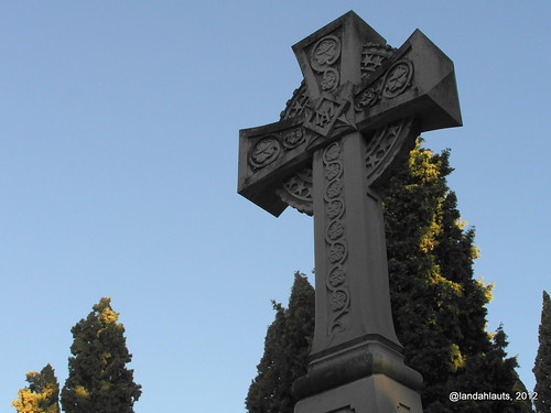 ESkywalkers's tweet photo. Hello. Friends. On #halloweenday to dress my #victoriangoth & #romanticgoth at #TorontoNecropolis , #stjamescemetery at #casaloma to take photos & filming these places on Halloween Day. Any #torontogoth are interesting. My plans filming, taking photos. https://t.co/6EDEZ9LWNp